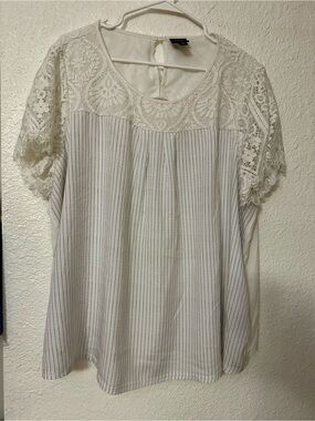 Worthington Cream Lace Yoke Short Sleeve Blouse